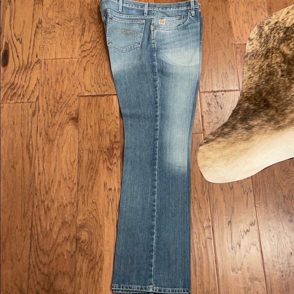 36x36 cinch jeans. Gold label.